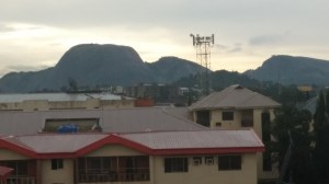 Garki mit Asorock im Hintergrund